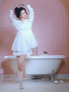 Yifei Liu feet photo 6