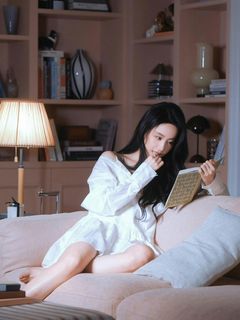 Yifei Liu feet photo 5
