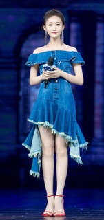 Yitong Li feet photo 11