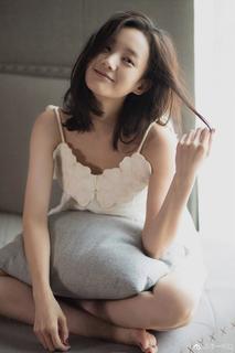 Yitong Li feet photo 12
