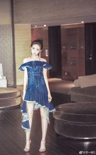 Yitong Li feet photo 9