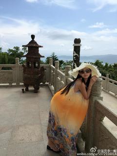 Yitong Li feet photo 3