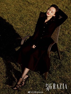 Yitong Li feet photo 9