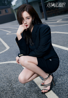 Yitong Li feet photo 10