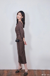 Yitong Li feet photo 9