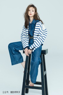 Yitong Li feet photo 3