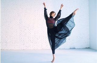 Yitong Li feet photo 3
