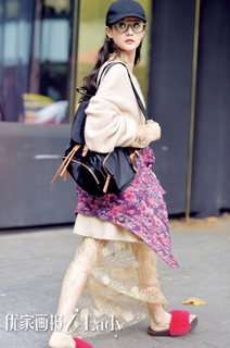 Yitong Li feet photo 1