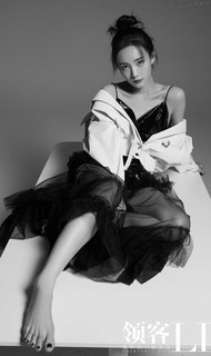 Yitong Li feet photo 7