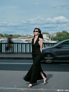 Yitong Li feet photo 2