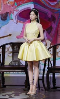 Yitong Li feet photo 18