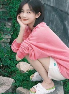 Yitong Li feet photo 10