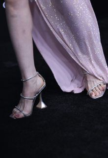 Yitong Li feet photo 5