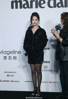 Yitong Li feet photo 3
