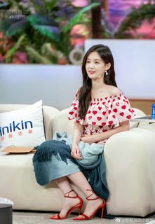 Yitong Li feet photo 16