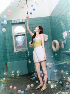 Yitong Li feet photo 9