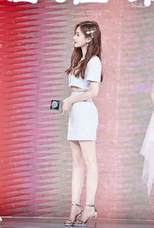 Yitong Li feet photo 1