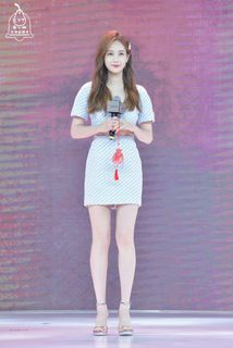 Yitong Li feet photo 20