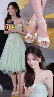 Yitong Li feet photo 17