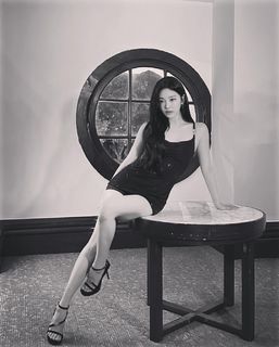 Yizhuo Ning feet photo thumbnail