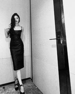 Yizhuo Ning feet photo thumbnail