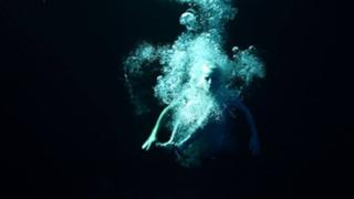 Yo-Landi Visser feet photo thumbnail