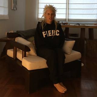 Yo-Landi Visser feet photo thumbnail