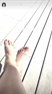 Yo-Landi Visser feet photo thumbnail
