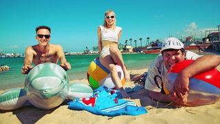 Yo-Landi Visser feet photo thumbnail