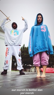 Yo-Landi Visser feet photo thumbnail