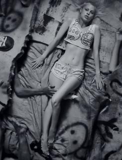 Yo-Landi Visser feet photo thumbnail