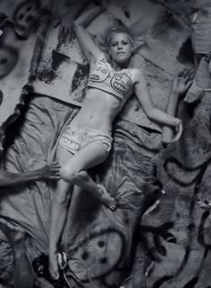 Yo-Landi Visser feet photo thumbnail