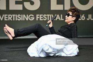 Yoko Ono feet photo 6