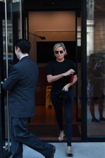 Yolanda Hadid feet photo 1