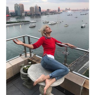 Yolanda Hadid feet photo 1