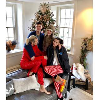 Yolanda Hadid feet photo 11