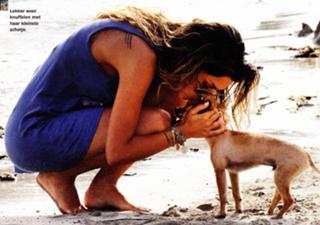 Yolanthe Cabau feet photo thumbnail