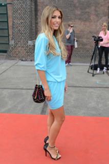 Yolanthe Cabau feet photo thumbnail