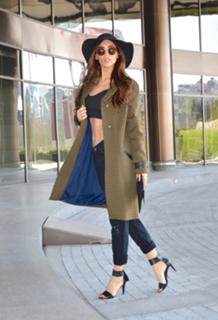 Yolanthe Cabau feet photo thumbnail