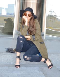 Yolanthe Cabau feet photo thumbnail