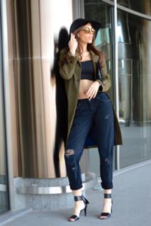 Yolanthe Cabau feet photo thumbnail