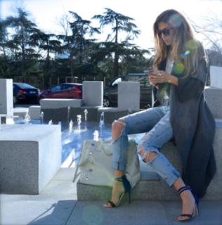 Yolanthe Cabau feet photo thumbnail