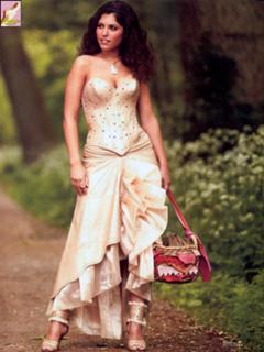 Yolanthe Cabau feet photo thumbnail