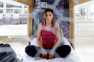 Yolanthe Cabau feet photo thumbnail