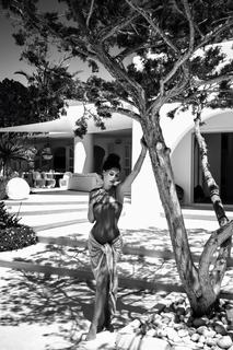 Yolanthe Cabau feet photo thumbnail