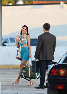 Yolanthe Cabau feet photo thumbnail