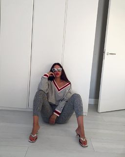 Yolanthe Cabau feet photo thumbnail