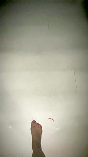 Yolanthe Cabau feet photo thumbnail