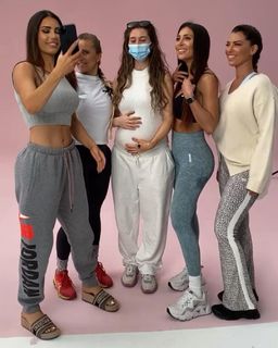 Yolanthe Cabau feet photo thumbnail