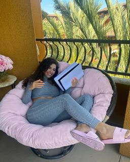 Yolanthe Cabau feet photo thumbnail